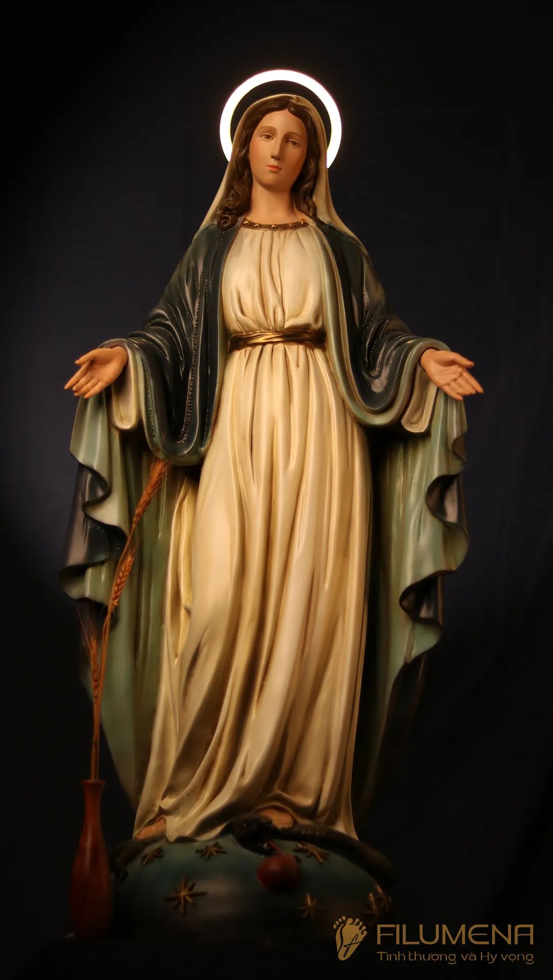 Các mẫu tượng Đức Mẹ ban ơn của Filumena đang trưng bày và anh chị có thể tìm mua tại các Nhà sách Công giáo trên cả nước.