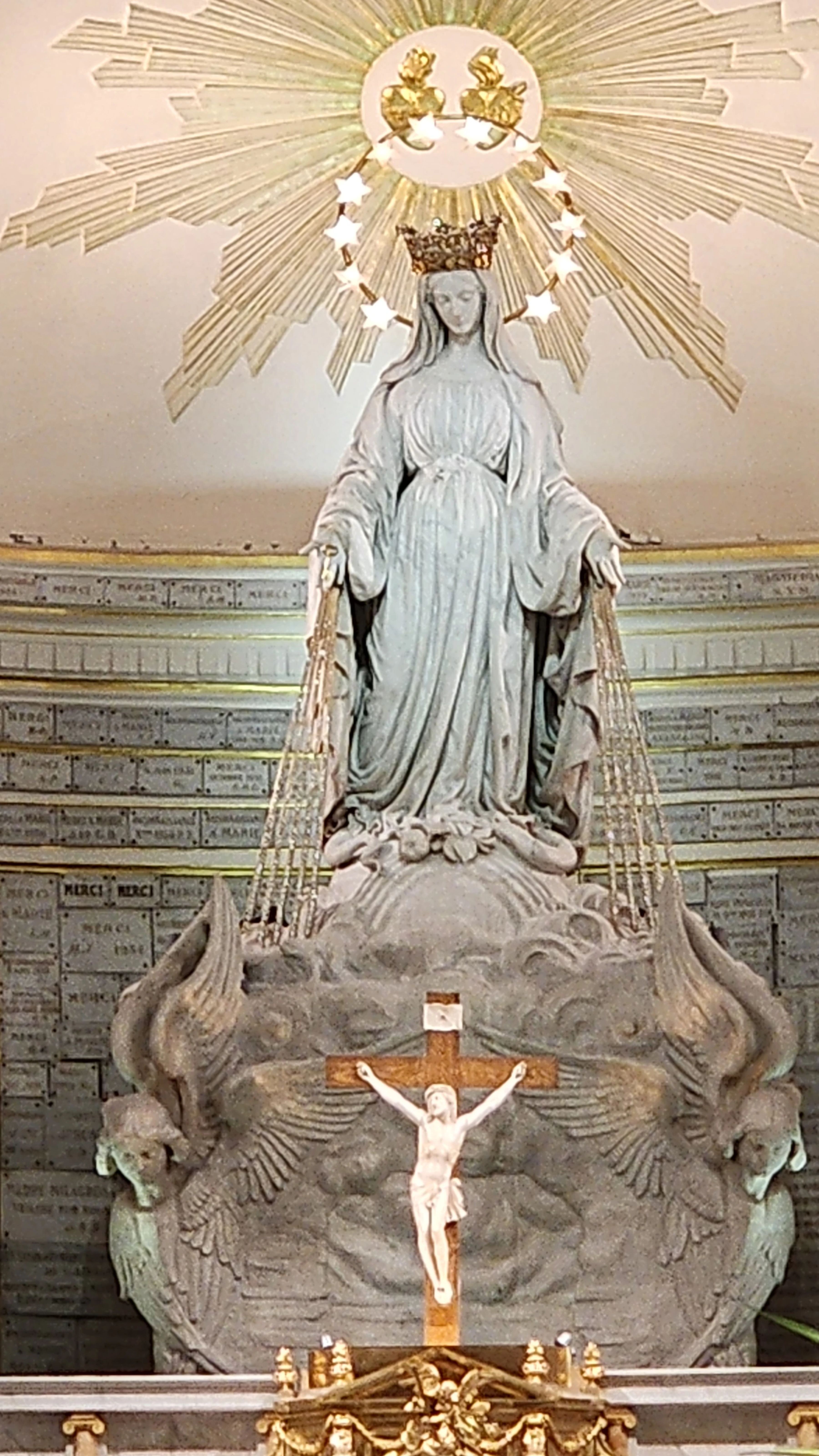 hành hương viếng Đức Mẹ ban ơn tại Paris