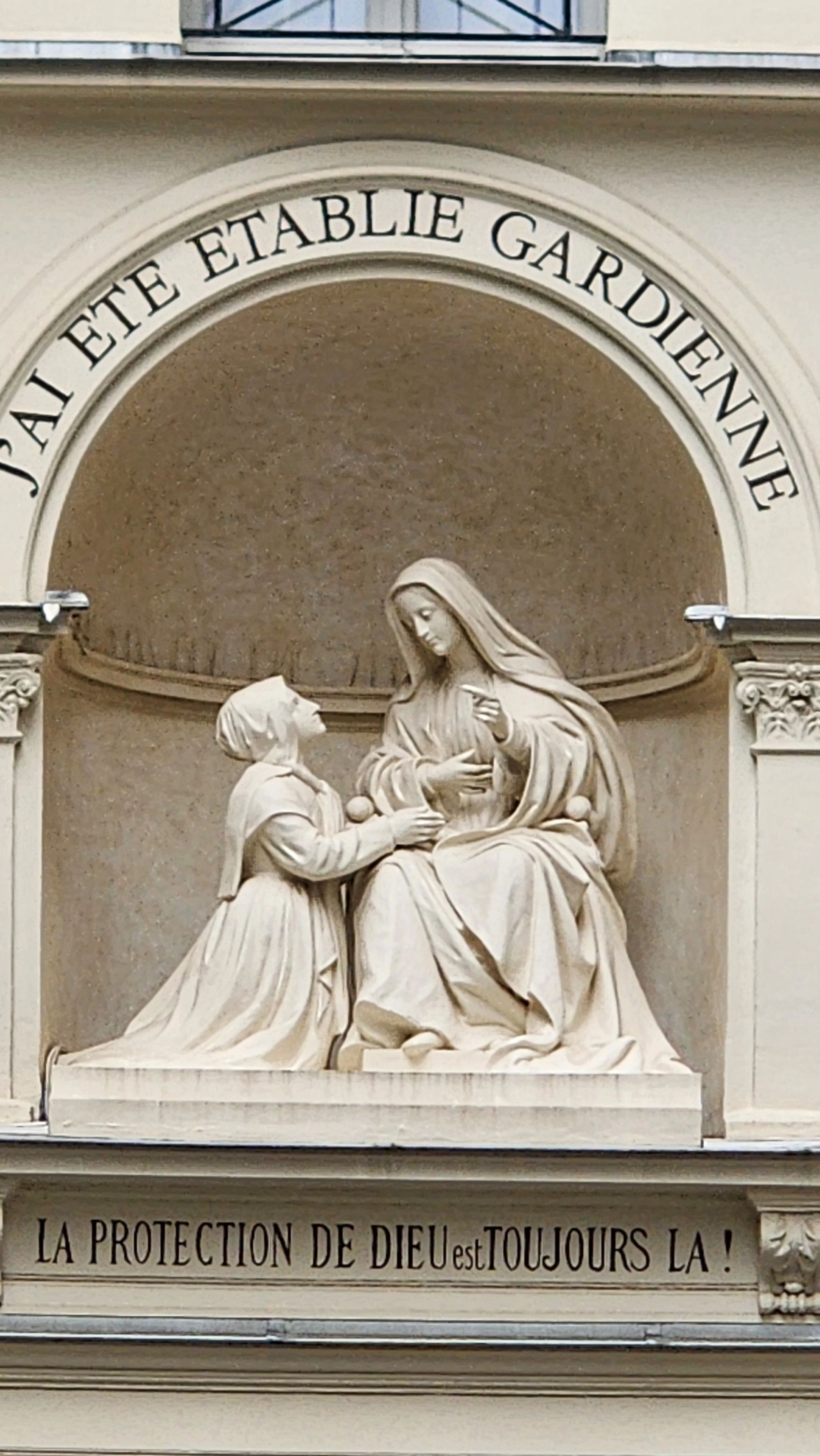 hành hương viếng Đức Mẹ ban ơn tại Paris