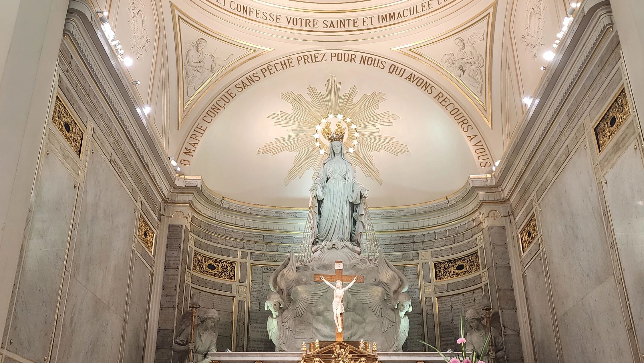 Đức Mẹ hiện ra tại Paris năm 1830