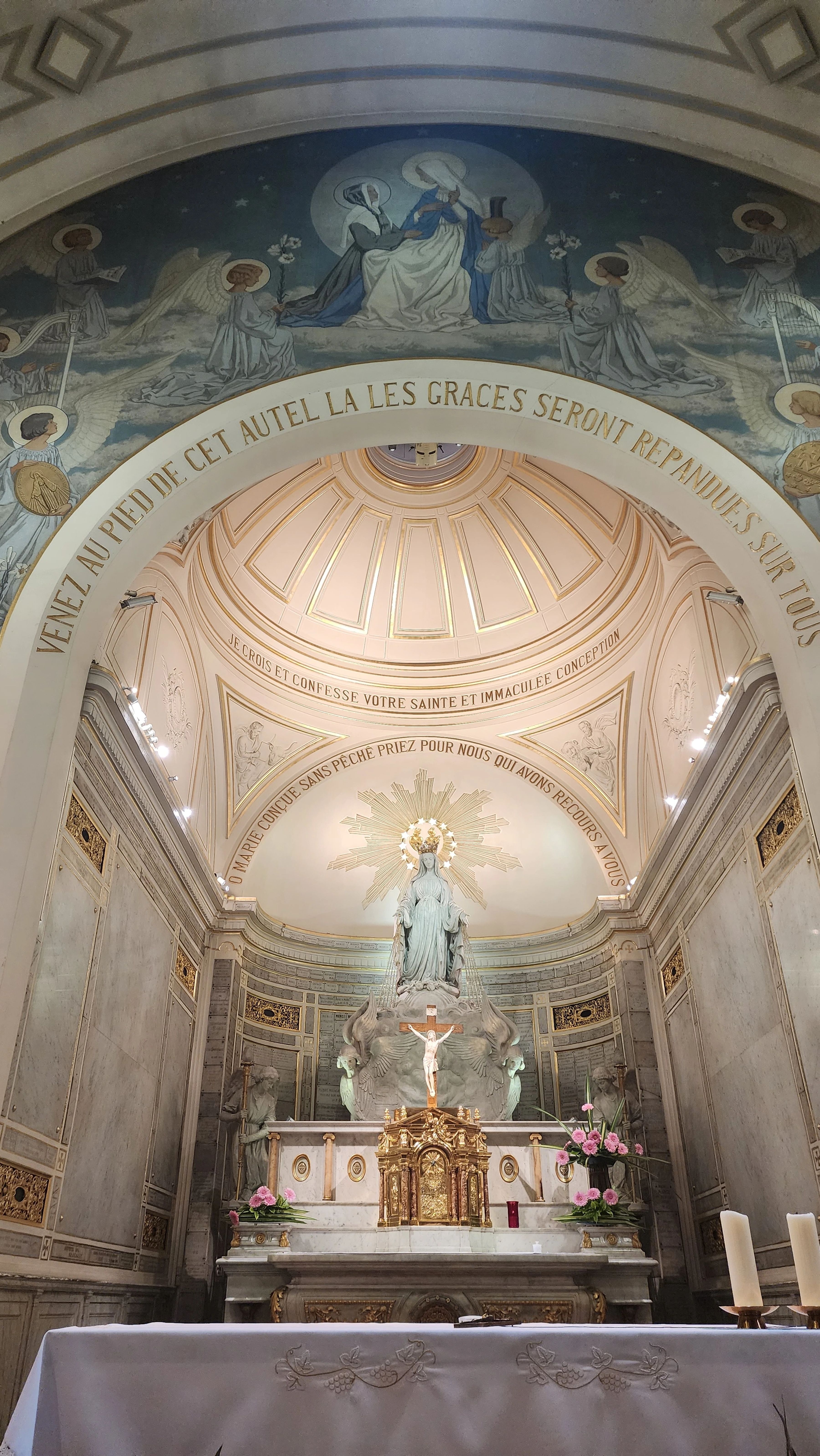 hành hương viếng Đức Mẹ ban ơn tại Paris