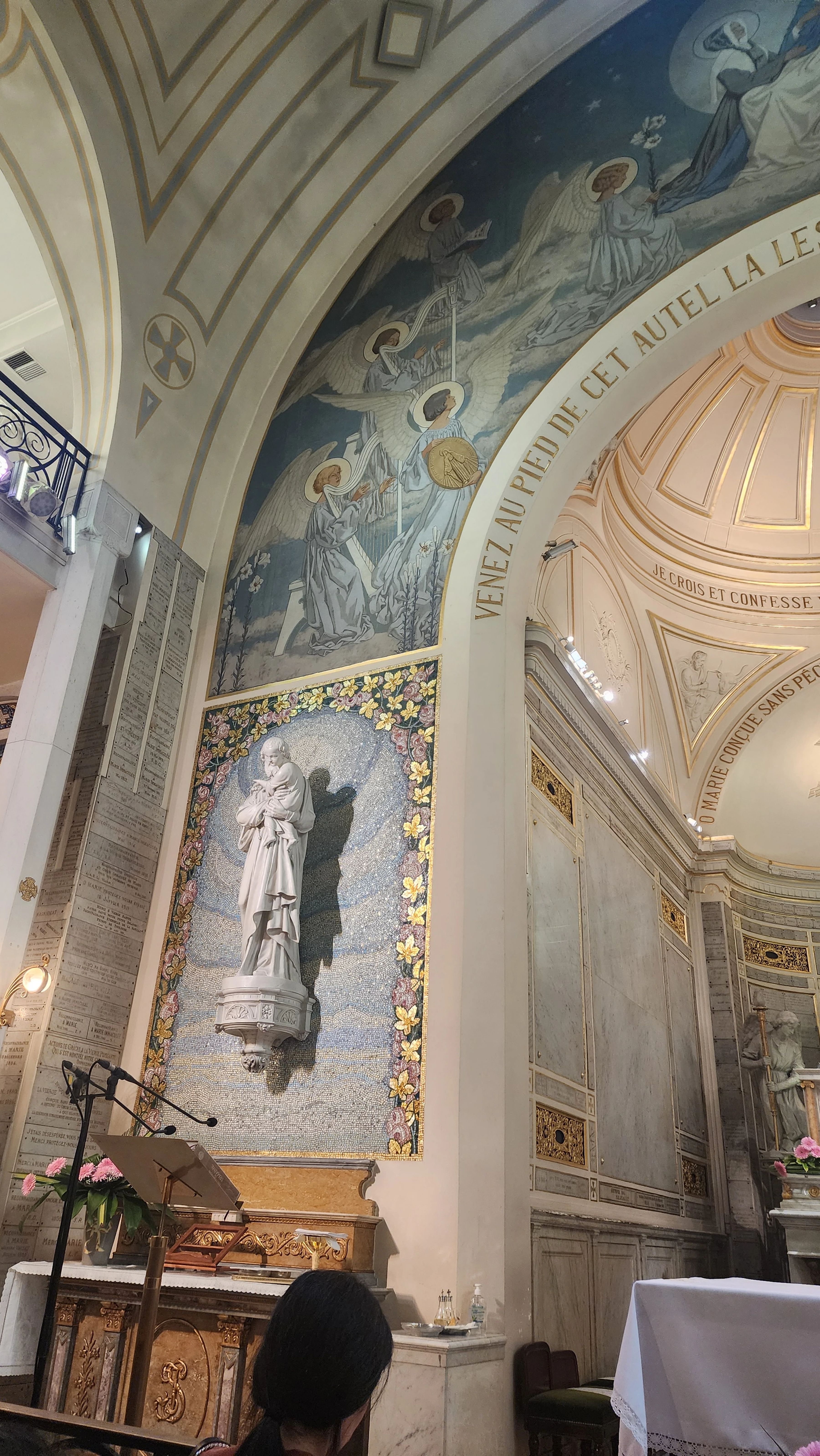 hành hương viếng Đức Mẹ ban ơn tại Paris