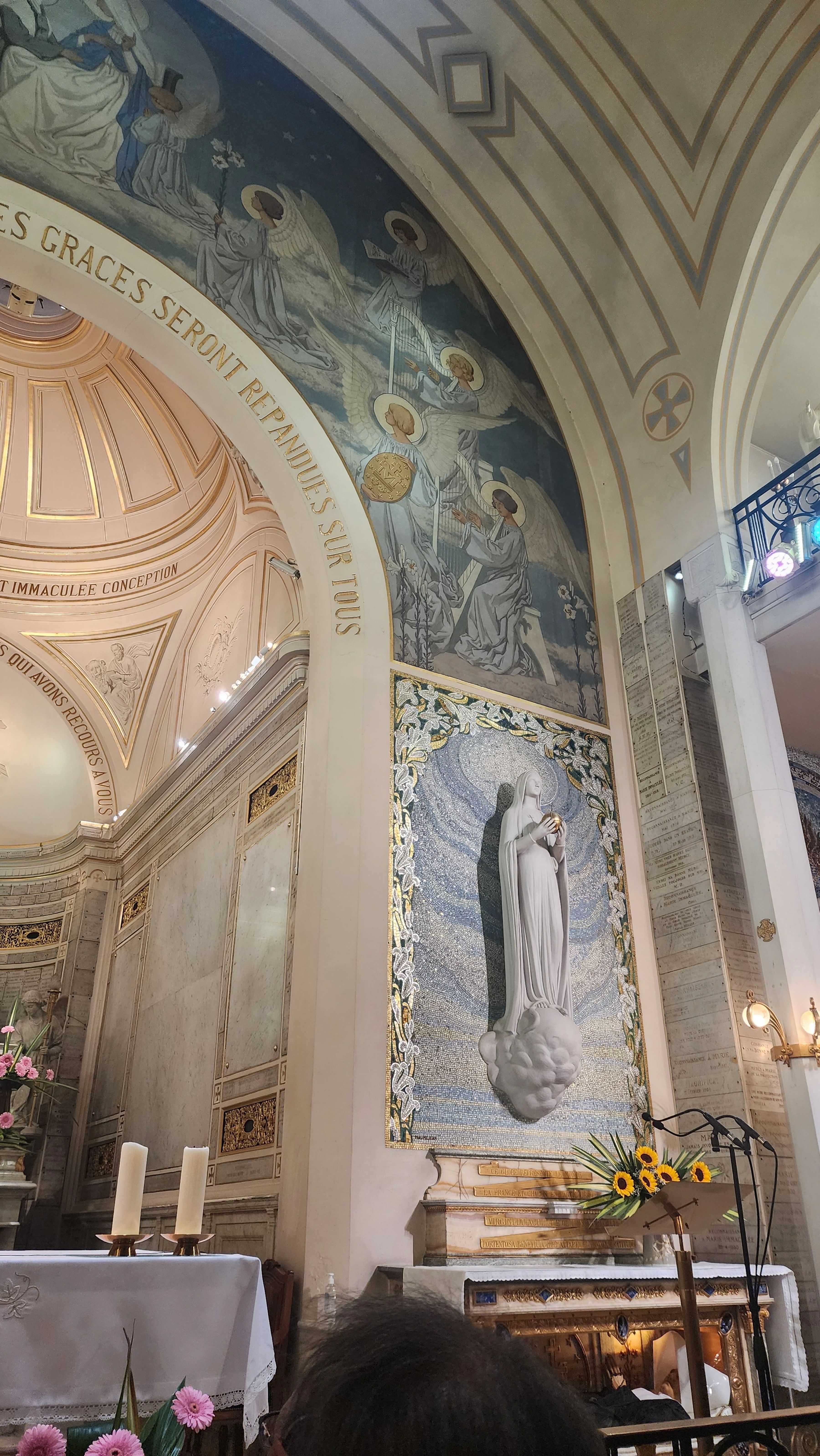 hành hương viếng Đức Mẹ ban ơn tại Paris