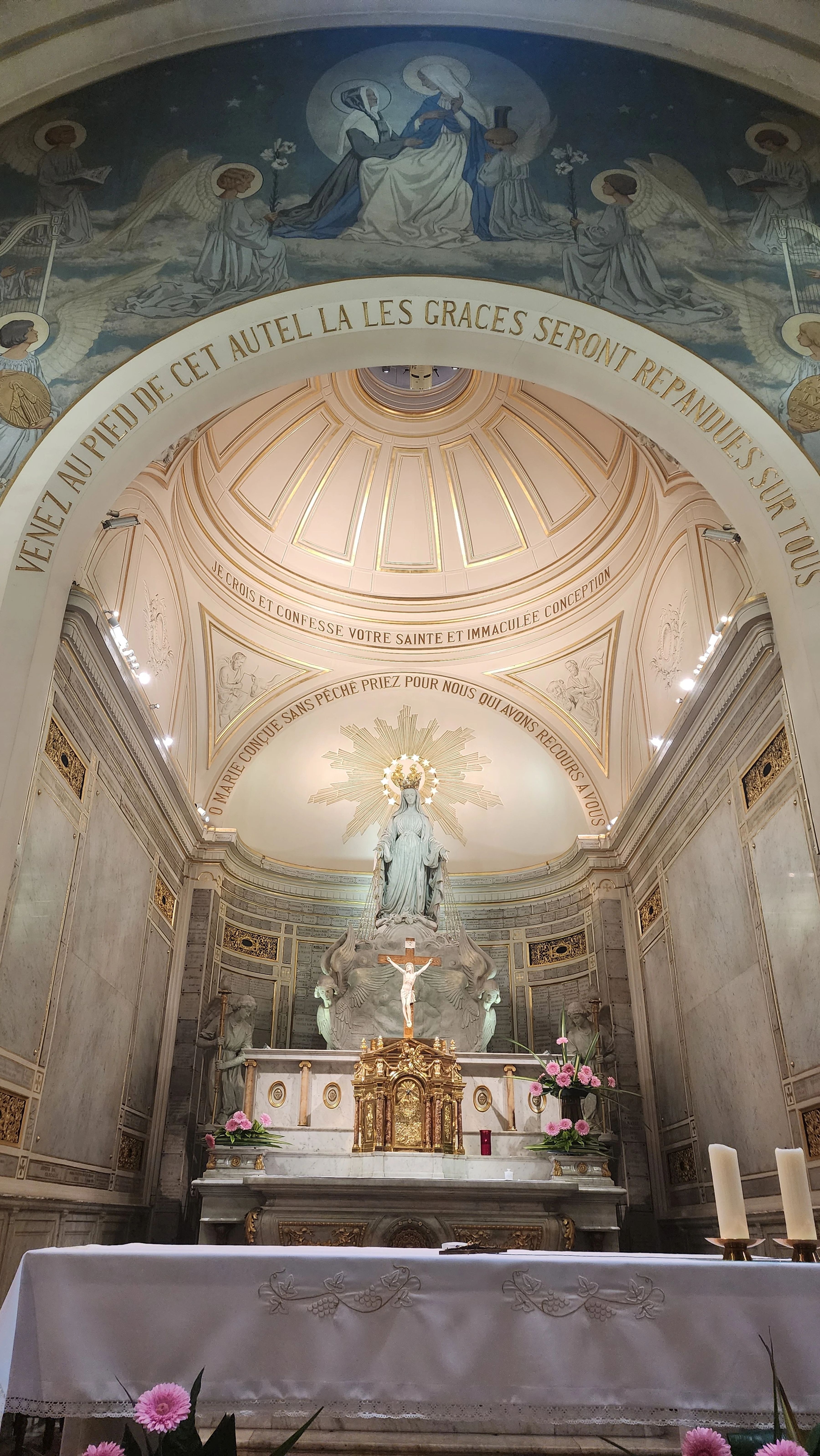 hành hương viếng Đức Mẹ ban ơn tại Paris