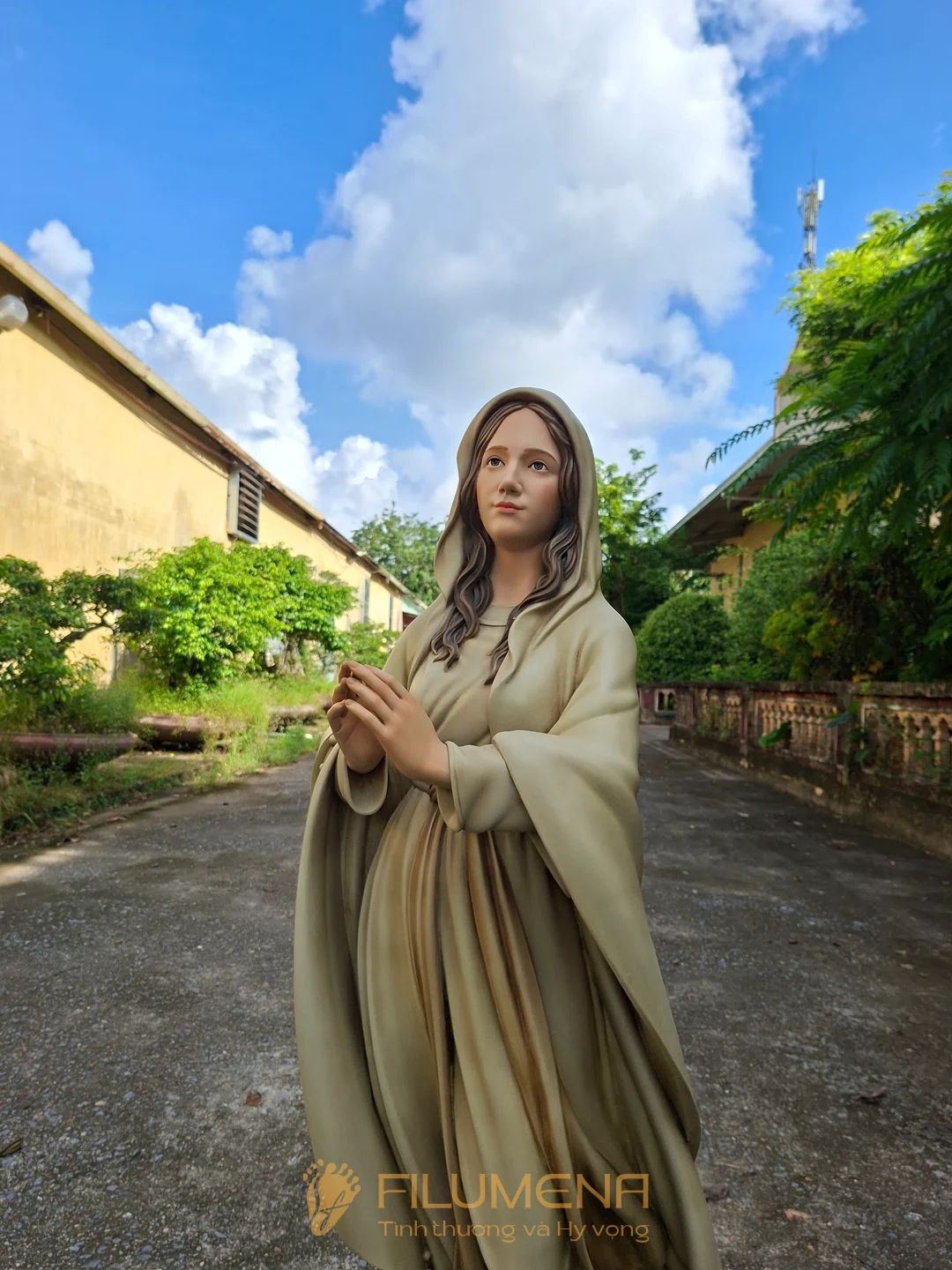 Tượng Đức Mẹ Lộ Đức cao 110 cm màu vàng cát