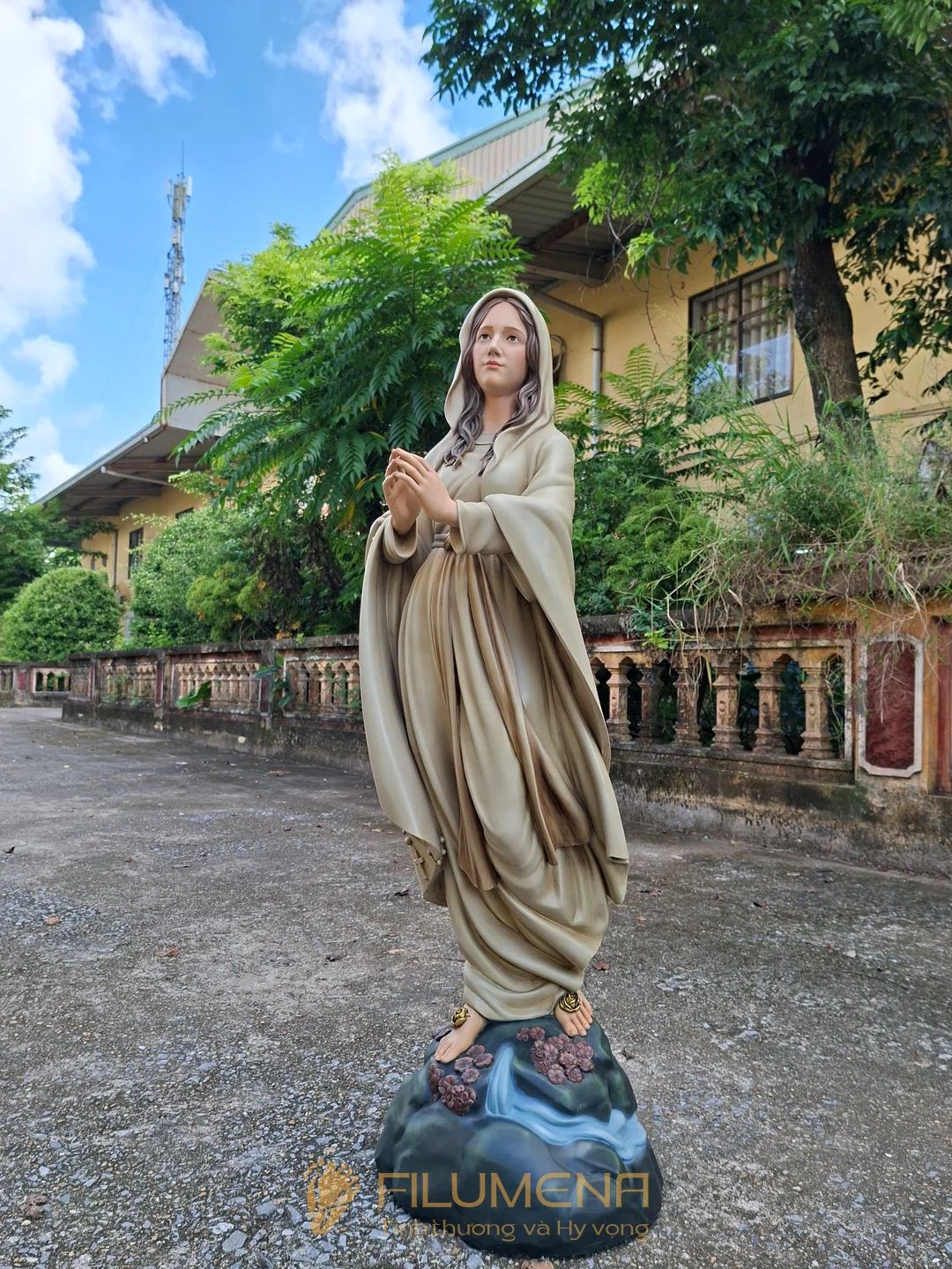 Tượng Đức Mẹ Lộ Đức cao 110 cm màu vàng cát