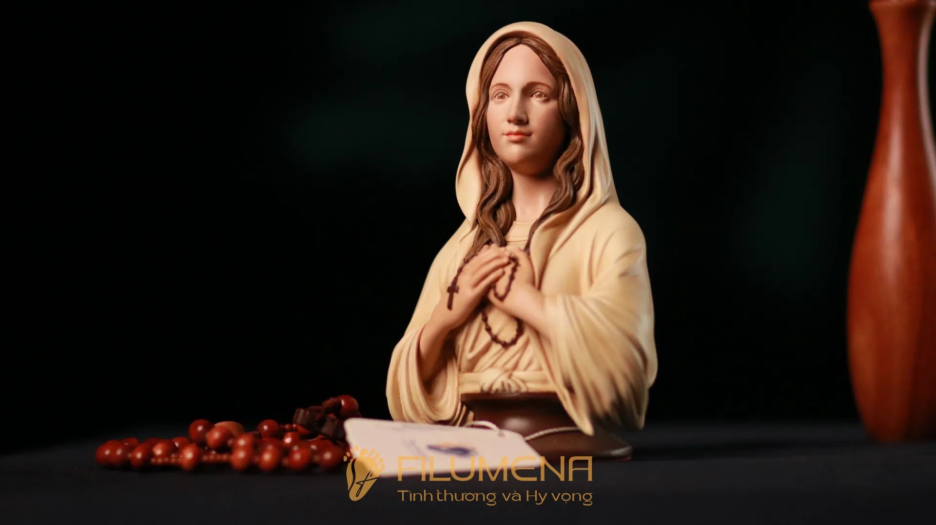 name tại VN. Tượng Công giáo Filumena là tượng của Tình thương và Hy vọng. Bản quyền các tác phẩm tượng Công giáo thuộc về Filumena Art, Cộng hòa Pháp. Filumena sáng tác và sản xuất nhiều mẫu tượng Công giáo khác như 