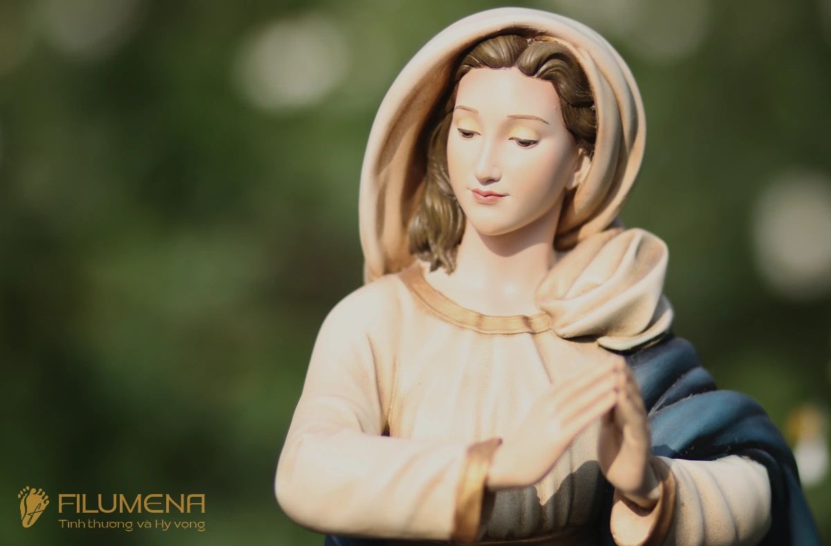 Các mẫu Bàn thờ Chúa của Filumena đang trưng bày và anh chị có thể tìm mua tại các Nhà sách Công giáo trên cả nước.