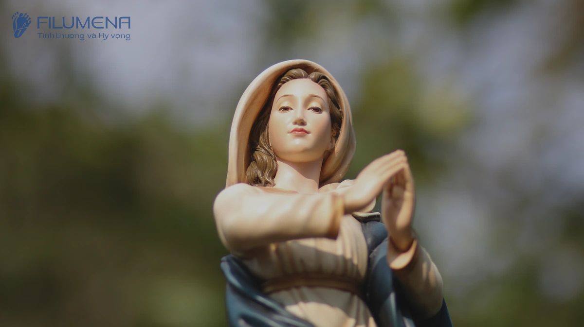 Các mẫu Bàn thờ Chúa của Filumena đang trưng bày và anh chị có thể tìm mua tại các Nhà sách Công giáo trên cả nước.