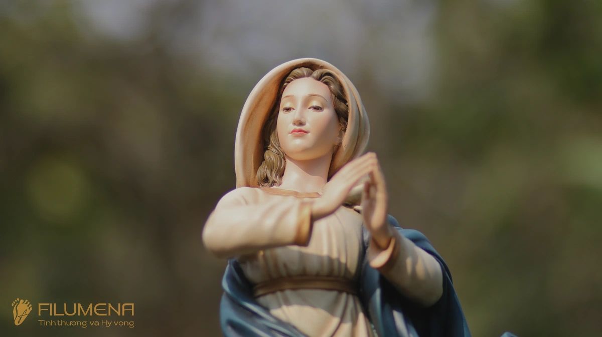 Statues de la Vierge Marie créées et fabriquées par Filumena Art, fabricant and grossiste des articles religieux au Vietnam