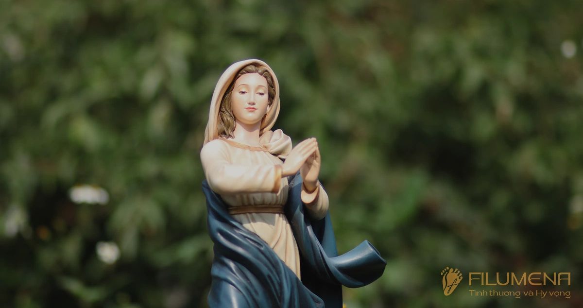 Các mẫu Bàn thờ Chúa của Filumena đang trưng bày và anh chị có thể tìm mua tại các Nhà sách Công giáo trên cả nước.