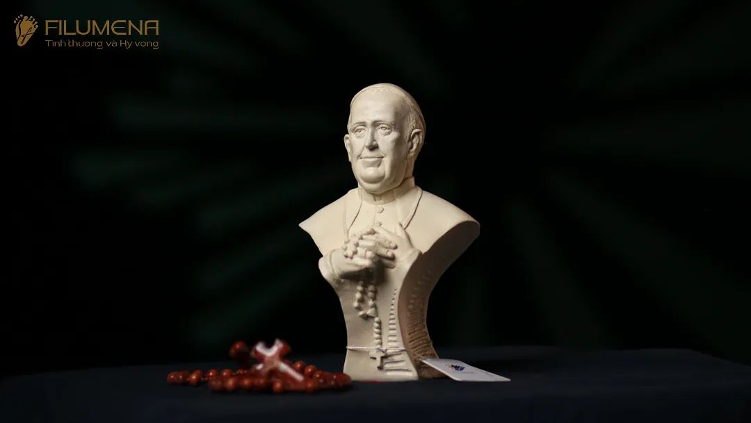 Tượng Đức Thánh Cha Phanxicô, cao 20 cm, màu M1