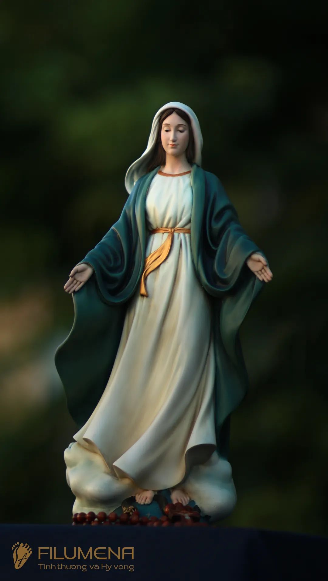 Đọc Kinh Tin Kính cùng các mẫu tượng Đức Mẹ của Tượng Công giáo Filumena