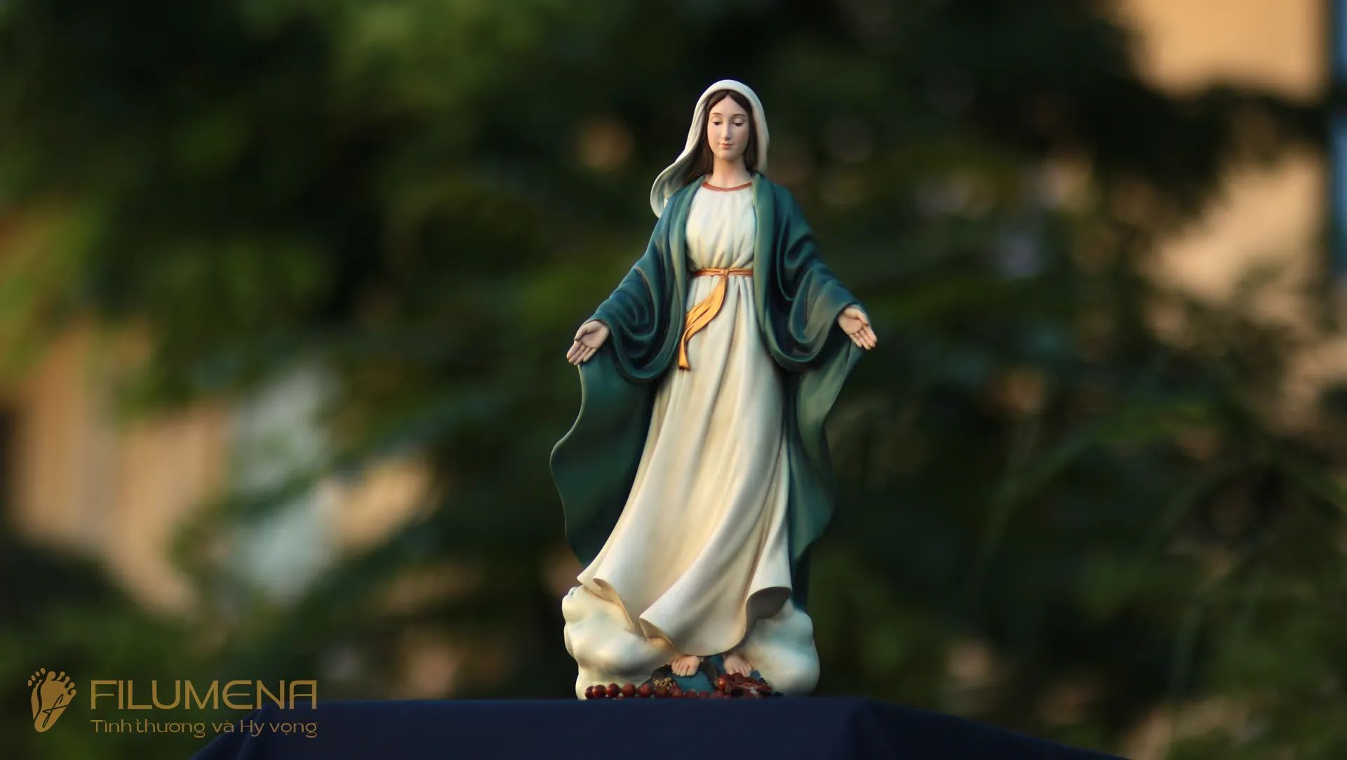 Tượng Đức Mẹ Ban Ơn cao 30 cm, 40 cm màu xanh ô-liu M2