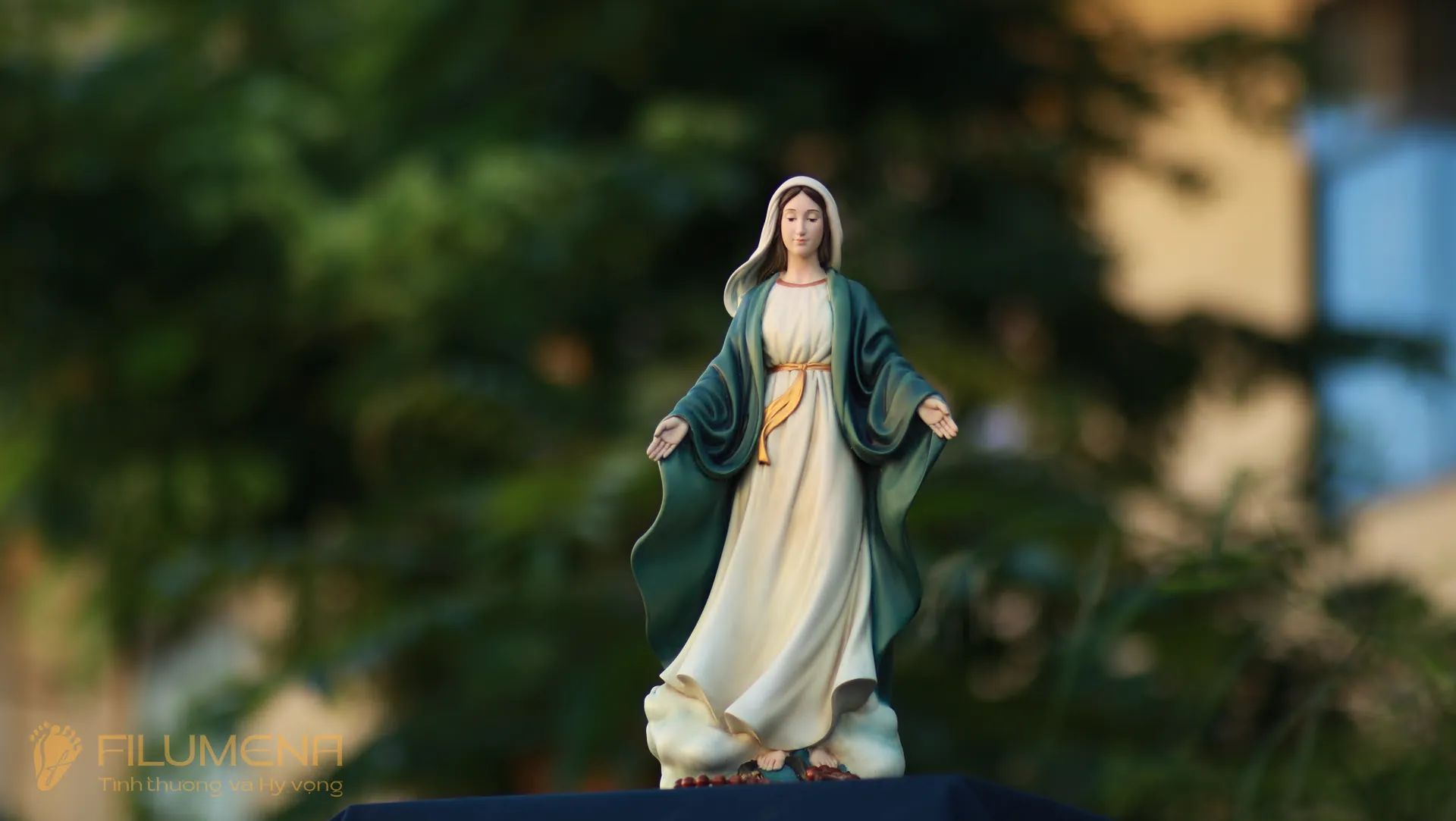 Tượng Đức Mẹ Ban Ơn cao 30 cm, 40 cm màu xanh ô-liu M2