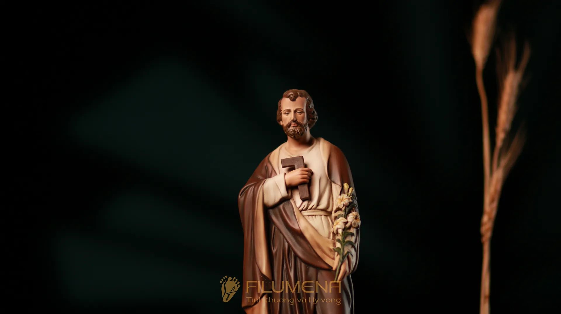 Các mẫu tượng Công giáo và bàn thờ Chúa và gia tiên của Filumena đang trưng bày tại các Nhà sách Công giáo trên cả nước. Một số mẫu bàn thờ Công giáo đẹp là hình ảnh do quý khách gửi về