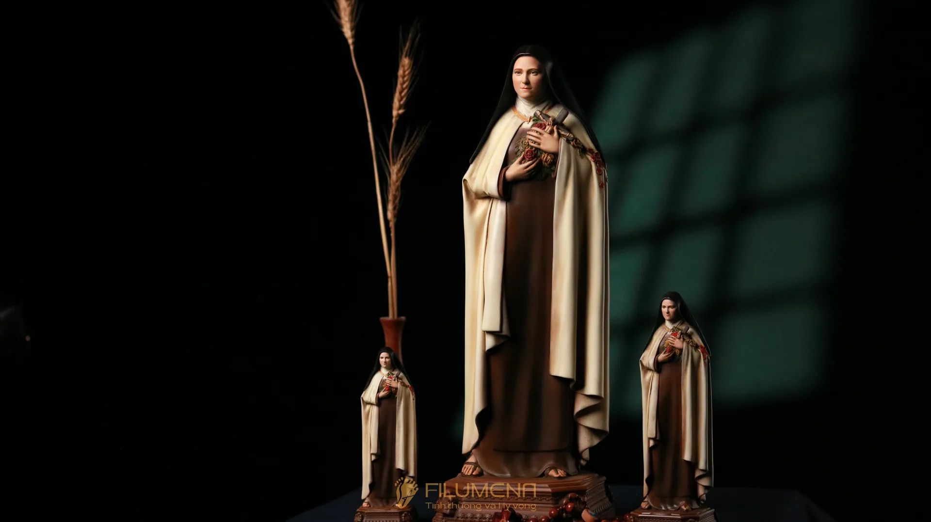 Tượng Thánh Tê-rê-sa Hài Đồng Giê-su, sáng tác của Filumena